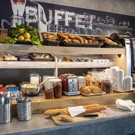 Отель Ibis Budget Bord De Ментона