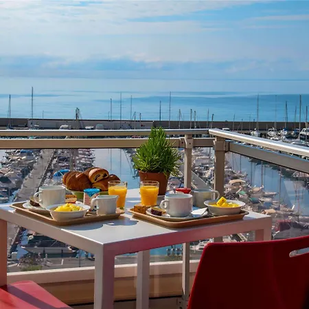 Отель Ibis Budget Bord De Ментона