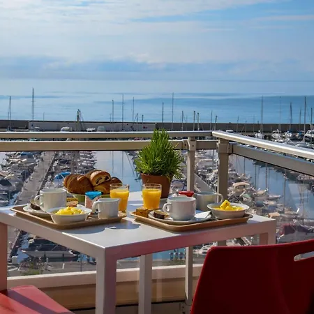 Ibis Budget Bord De Мантон