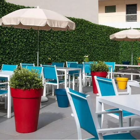 Готель Ibis Budget Bord De Мантон