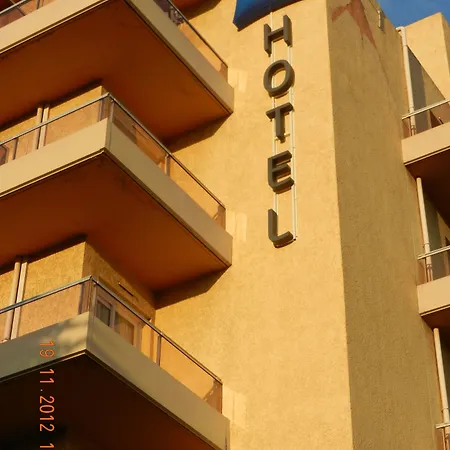 Ibis Budget Bord De Ментона