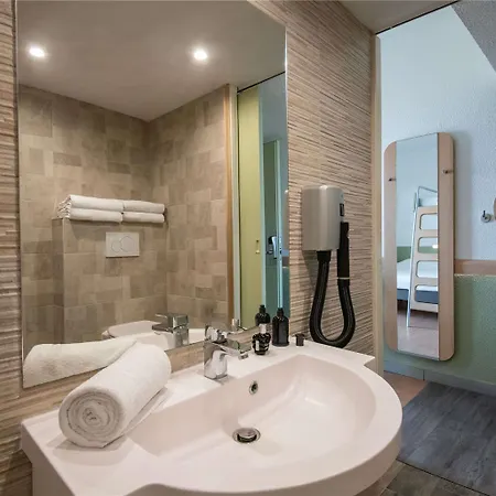 Ibis Budget Bord De Menton