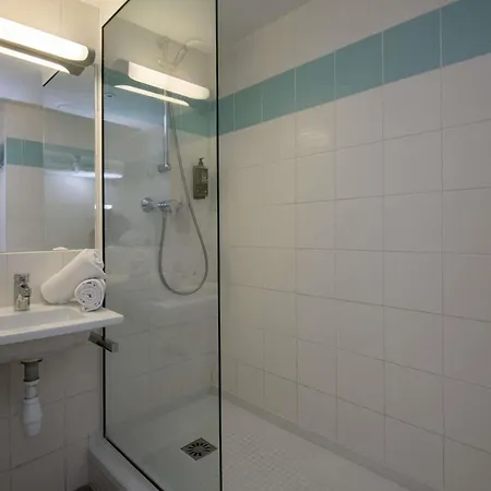Отель Ibis Budget Bord De Ментона