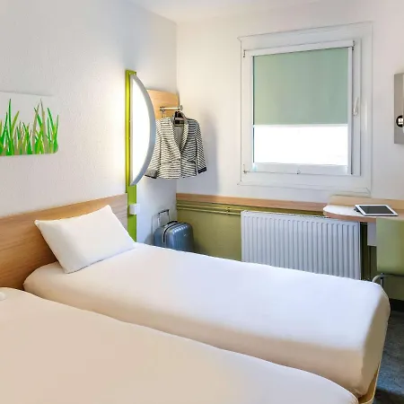 Ibis Budget Bord De Готель Мантон