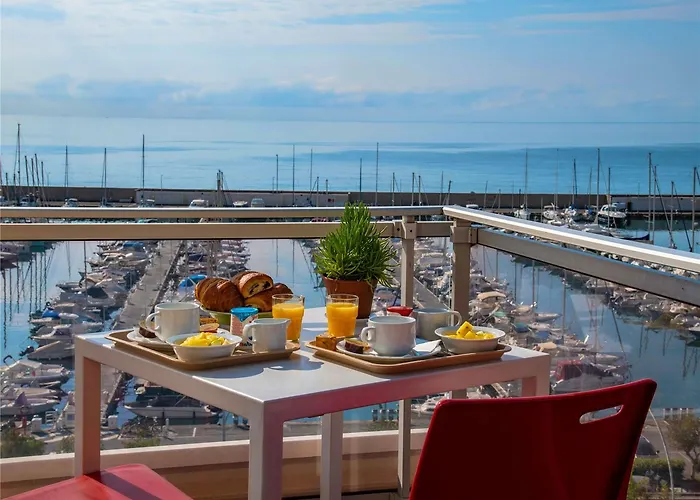 Отель Ibis Budget Bord De Ментона