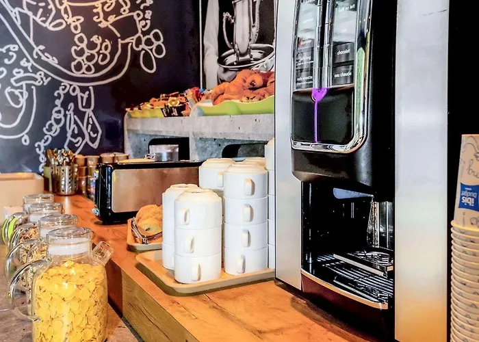 イビス バジェット ボール ド メール ホテル マントン